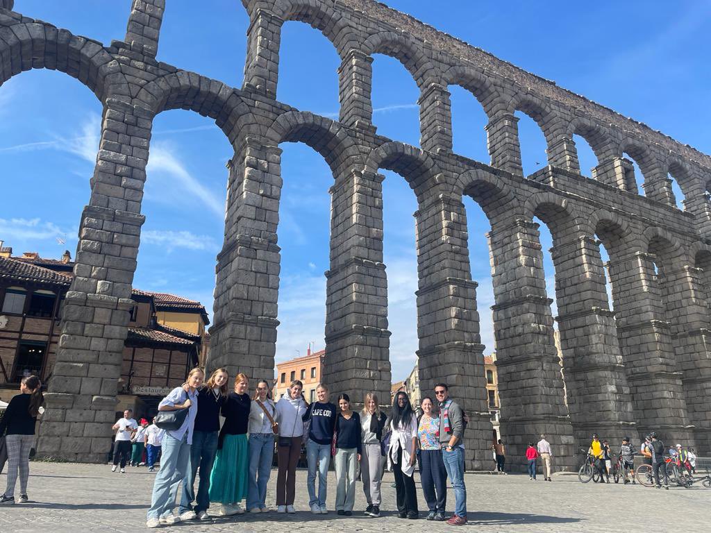 Modern Languages at Wycombe Abbey (@wycombeml) on Twitter photo Sixth form Hispanists enjoying the sunshine of Segovia <a href="/wycombeabbey/">Wycombe Abbey</a> <a href="/WycombeML/">Modern Languages at Wycombe Abbey</a> Sixth form Hispanists enjoying the sunshine of Segovia <a href="/wycombeabbey/">Wycombe Abbey</a> <a href="/WycombeML/">Modern Languages at Wycombe Abbey</a>