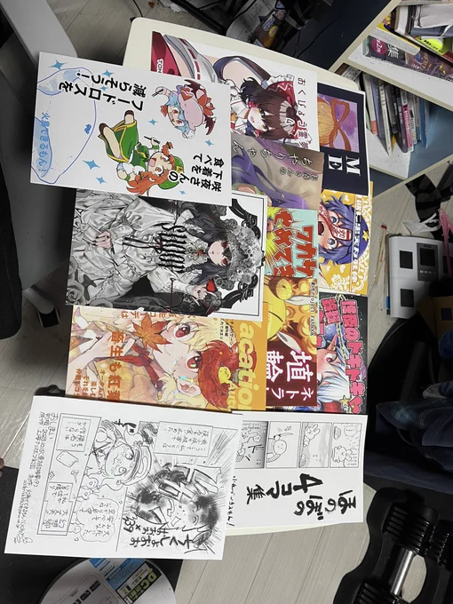 無事帰ってこれました。
やはり即売会の空気はモチベ上がる
競馬してる場合じゃねーっすよ
戦利品はグッズ中心。
僕もグッズ周りで作ってみたい 