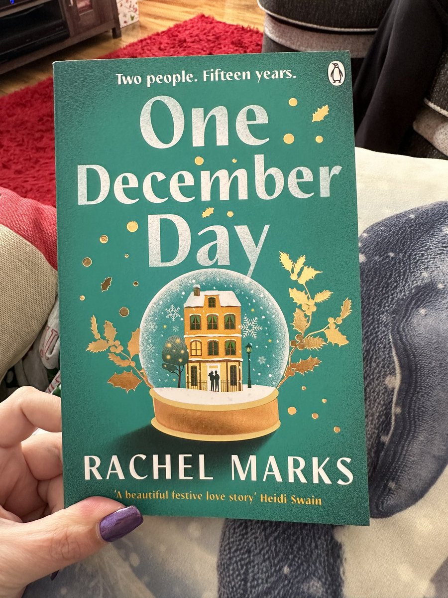 Littlemissbook6's tweet photo. 𝘼 𝙎𝒖𝙣𝒅𝙖𝒚 𝒘𝙚𝒍𝙡 𝙨𝒑𝙚𝒏𝙩, 𝒃𝙧𝒊𝙣𝒈𝙨 𝙖 𝙬𝒆𝙚𝒌 𝒐𝙛 𝙘𝒐𝙣𝒕𝙚𝒏𝙩…….
Today I’m recharging my batteries and curling up with #onedecemberday
By @Rache1Marks @MichaelJBooks
❤️❤️❤️ https://t.co/USs6oH9ycC
