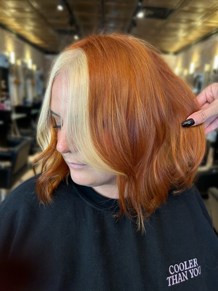PILtheSalon's tweet photo. Face-framing (money piece) 🍂 🔥.
.
Hair by stylist ✂️ Melissa.
.
1055 Hamburg Turnpike 
Wayne NJ
973.633.9740
—-
#WhosStylingYourHair
#HairArtistry
#BestHairEver
. https://t.co/iiLL3nEQO3