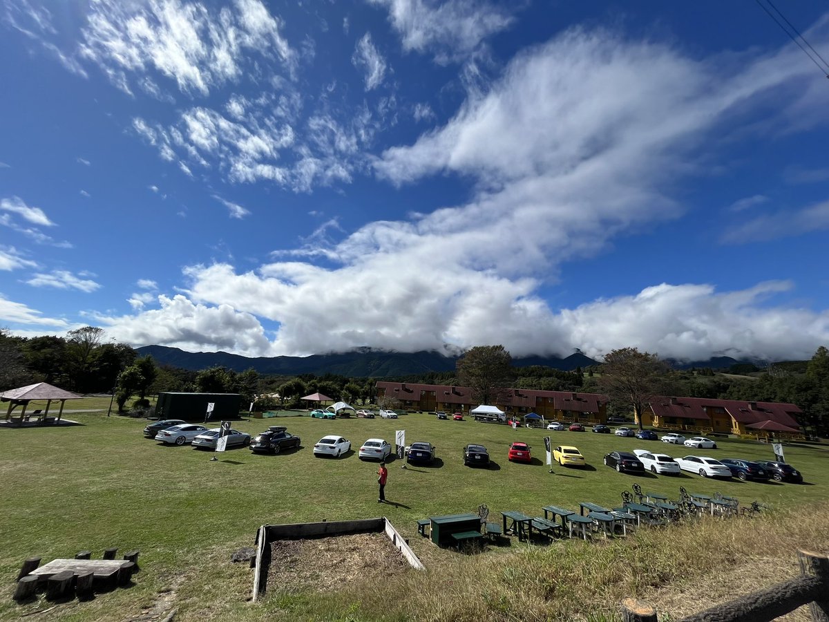 __Audi__S7__'s tweet photo. A6乗ってる時から気になってた　#YonRin やっと参加できました！
アウディ沢山で幸せ😀
そしてイベント限定価格でS6とS7の2台ラッピング施工もやって頂きました🔧
また参加させて頂きます🫡
ルリもお邪魔しました🐥 https://t.co/qLt6FI7NWu
