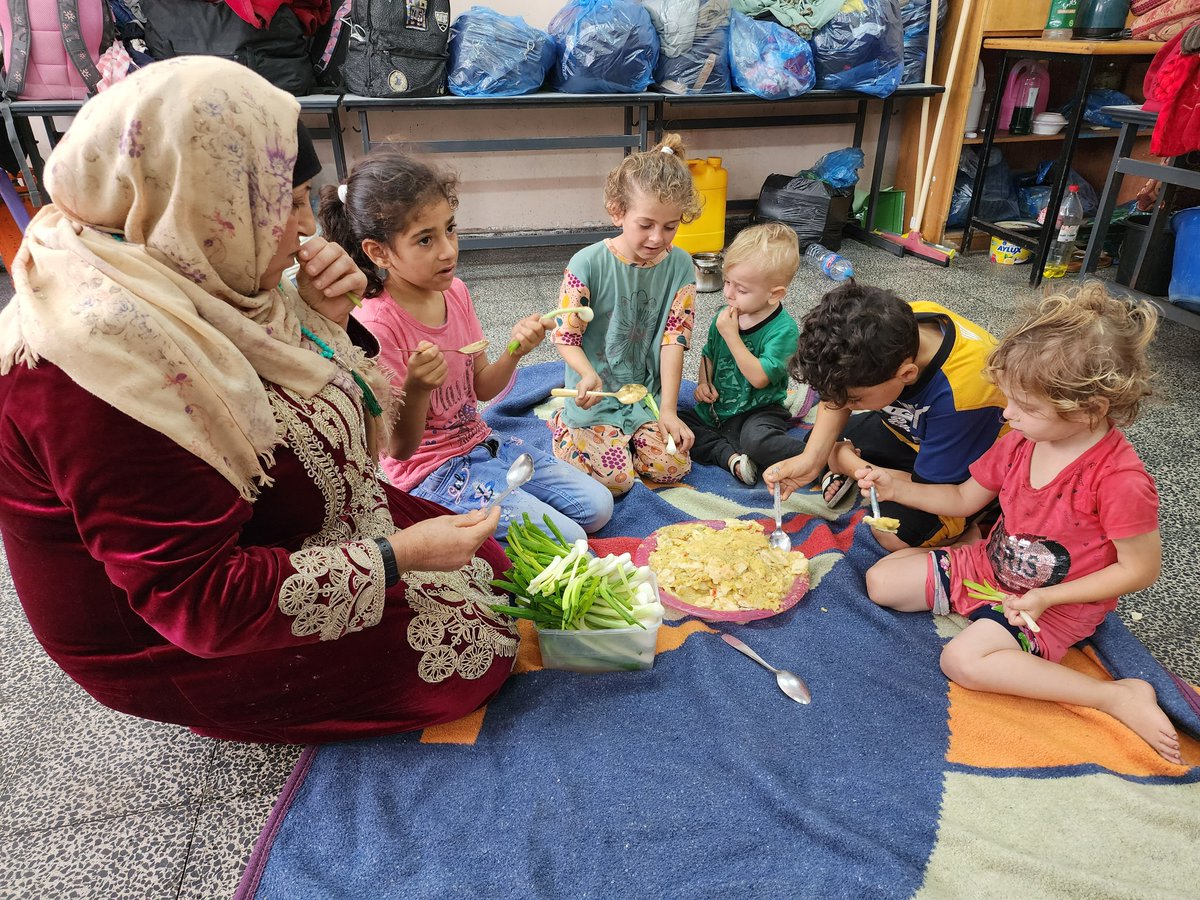 UNICEF is on the ground in the #GazaStrip and providing over 1,000 extremely vulnerable households with humanitarian cash for families and their #children to meet their basic humanitarian needs. 🙏Thanks to @eu_echo, @ECHO_MiddleEast #ForEveryChild, protection