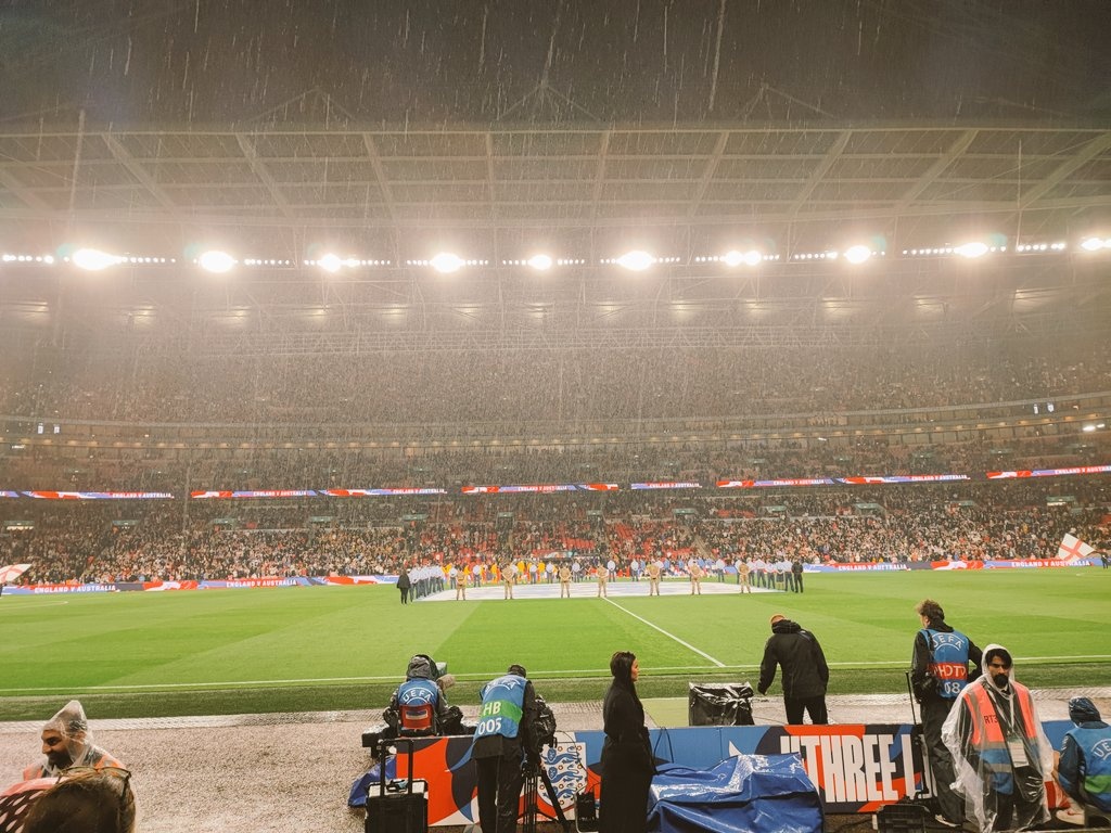 Aber Wembley Stadion war schon wild. 

(Es war auch crazy, Jackson mal nicht bei St. Pauli kicken gesehen zu haben)