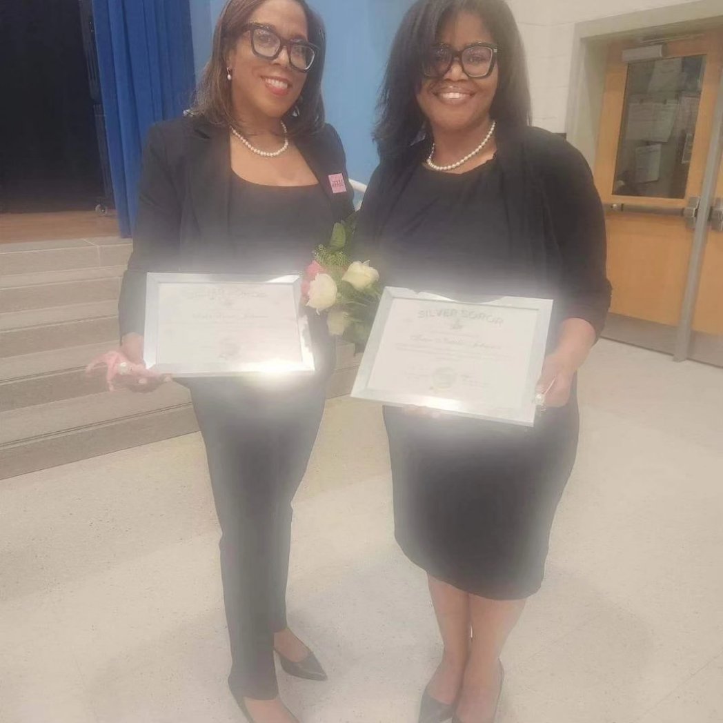 DocDione's tweet image. Who knew-25 years come next month this is where that bright-eyed and bushy tailed young girl would end up? THIS PLACE. It has always been and will continue to be my pleasure to be SUPREME IN SERVICE T0 ALL MANKIND.

#ALWAYSASERIOUSMATTER
#FALL98
#DEUCE
#SMILEY