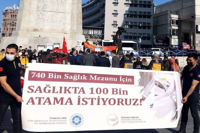 Sağlıkçılar olarak evde oturmak veya farklı işlerde çalışmak yerine insan sağlığı için sahalarda olmak istiyor. Cumhuriyet’in 100. Yılında 100.000 sağlık personeli atama onayı talep ediyoruz.
<a href="/memetsimsek/">Mehmet Simsek</a> 
<a href="/drfahrettinkoca/">Dr. Fahrettin Koca</a>
#MaliyedenSaglıgaMüjde