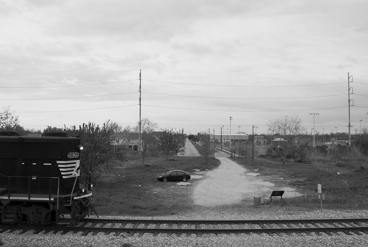 oxfordamerican's tweet image. Check out this 2017 #EyesOnTheSouth project, “The Built Environment,” in which @virginiahanusik explores “how a distinct sense of place is perpetuated through the built environment” in New Orleans. Hanusik also published in #Issue122 for Fall 2023.
oxfordamerican.org/eyes/the-built…