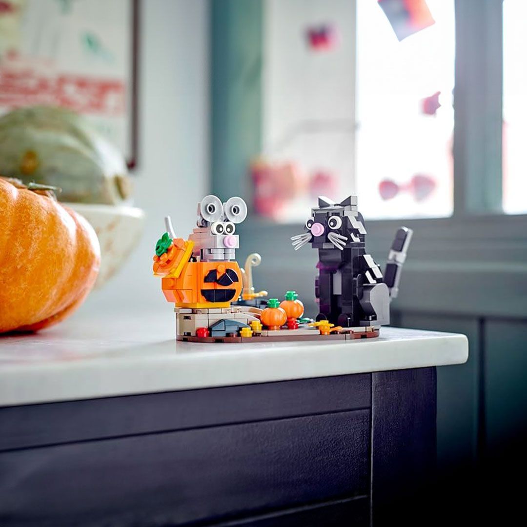 ZatuHome's tweet photo. The Lego Halloween cat and mouse set is perfect for collectors and spooky season lovers! Comment below your favourite Lego set! 

#lego #halloween #cat #mouse #fyp https://t.co/Xah504BuCI