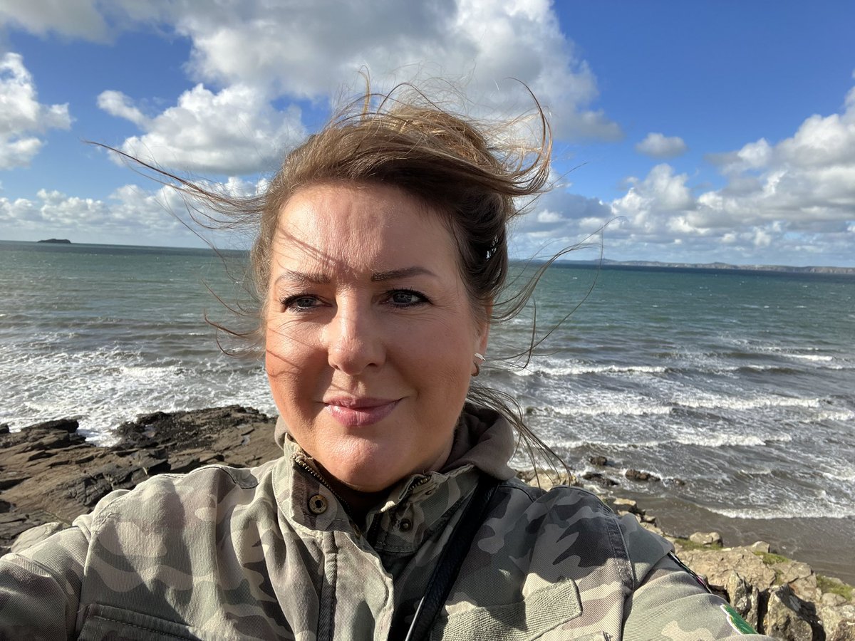 Welsh weekend away with our lovely friends.   St Brides Castle, can I stay forever please?! 🏰☀️🌊🫶 #castle #beach #seaair #sunshine #friends #fun #fabulous