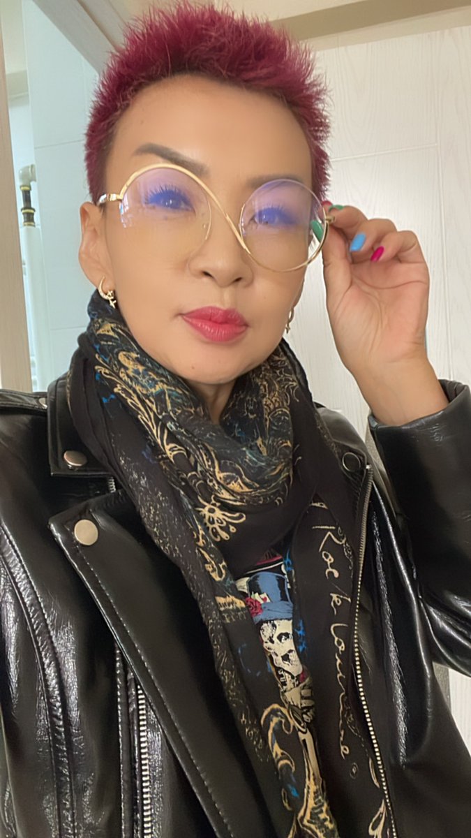 Хиймээр зүйл их байна Хиймэл зүйл ч их байна🎧🎧🎧Welcome to Toonot - Desant, Jason, O.Z, Bilgang (Official Music Video) youtu.be/uowvCBAx3g0 via <a href="/YouTube/">YouTube</a>