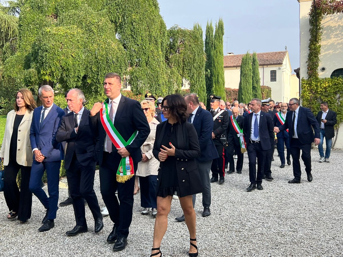 AntonioDePoli's tweet photo. Cerimonia di inaugurazione della 276a edizione dell' Antica Fiera Di Arsego. Prodotti tipici dell’agricoltura, mostre del commercio e dell’artigianato, bestiame, macchine e attrezzature https://t.co/DMRZligHWK 
#Arsego #FieraDiArsego https://t.co/fzH0wO5IP5
