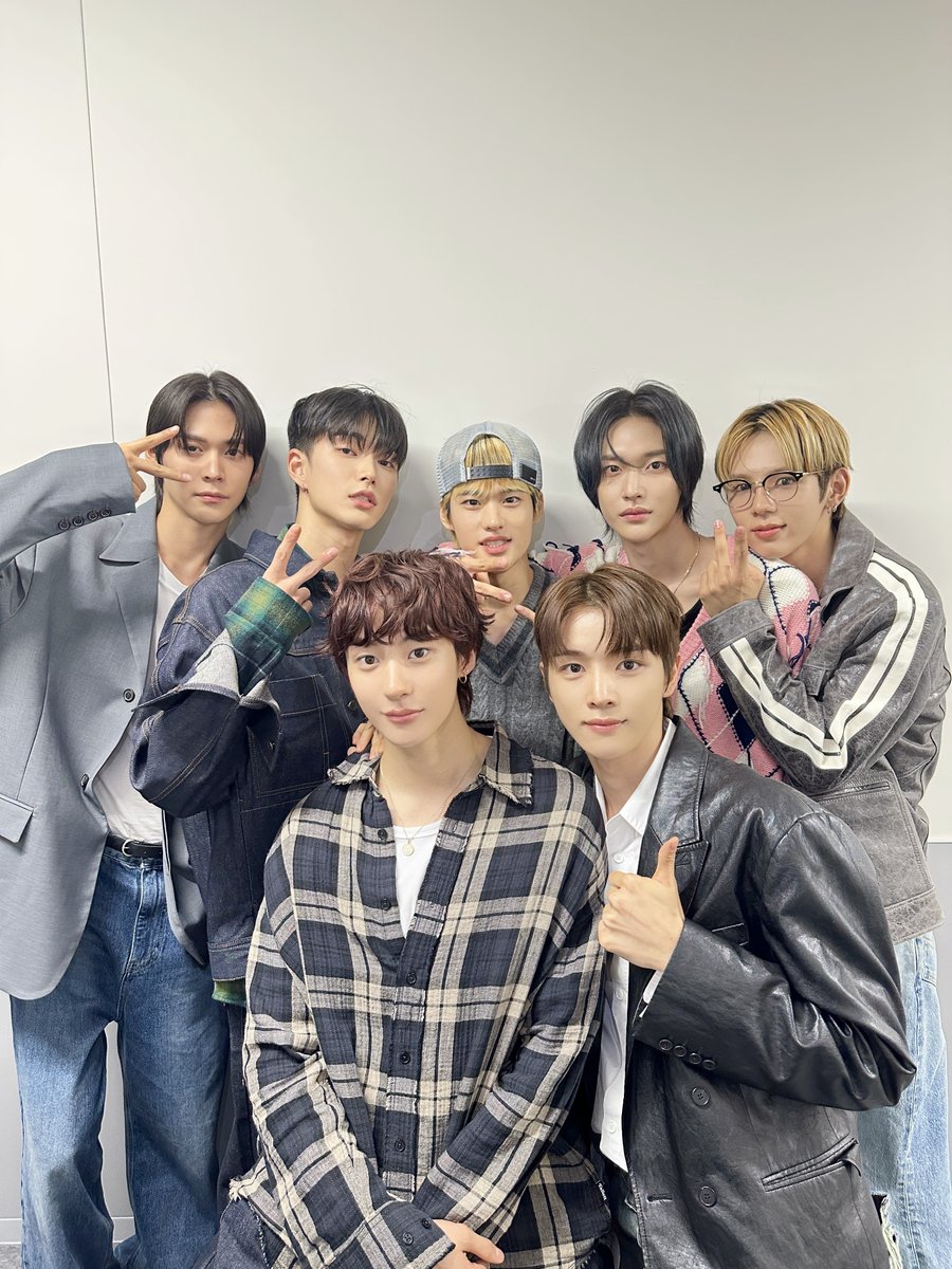 RIIZE_official's tweet image. 日本のBRIIZEのみなさん!
僕たちの初めての🇯🇵 お渡し会&amp;amp;サイン会楽しんでもらえましたか？😊
9月4日にデビューしてまだ1ヶ月ほどしか経っていないのに、こんなにたくさんの方が日本でも応援してくれていると知って驚きました😳
短い時間でしたが…