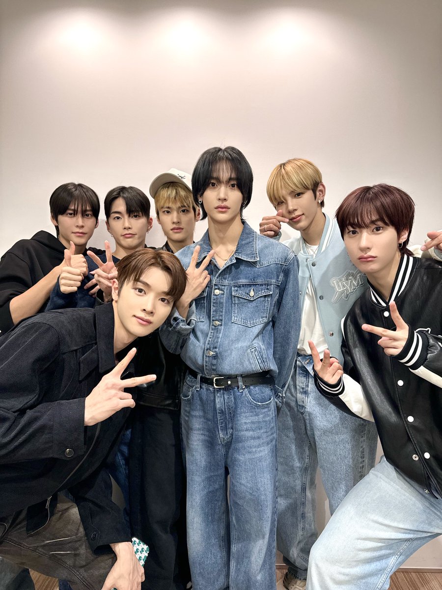 RIIZE_official's tweet image. 日本のBRIIZEのみなさん!
僕たちの初めての🇯🇵 お渡し会&amp;amp;サイン会楽しんでもらえましたか？😊
9月4日にデビューしてまだ1ヶ月ほどしか経っていないのに、こんなにたくさんの方が日本でも応援してくれていると知って驚きました😳
短い時間でしたが…