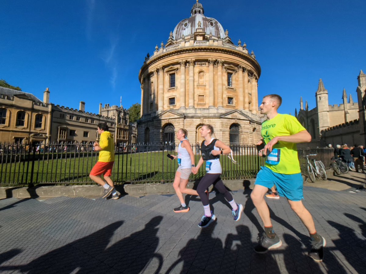 back2best's tweet photo. Supporting the Oxford half marathon runners today!
#oxfordhalfmarathon #oxfordhalf #back2best https://t.co/uaP59as64L