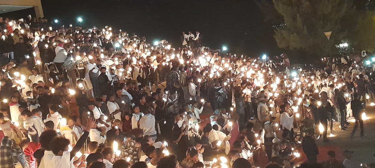 ናዛዚትነ እምሐዘን
ወኃይለ ውርዙትነ እምርሳን
በማህፀንኪ ተጸውረ ብሉየ መዋዕል ሕፃን
ኦ ማርያም ተስፋ ለቅቡጻን
በጊዜ ጸሎት ወእጣን
ወበጊዜ ቅዱስ ቁርባን
ለናዝዞትነ ንዒ ኀበ ዝ መካን።