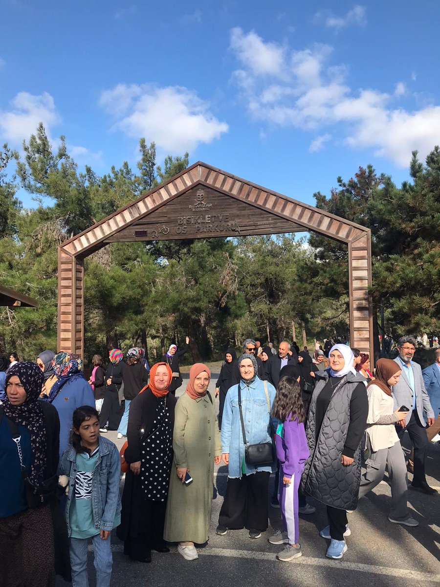 “Kızlarımızla Spora İlk Adım” programında Ak Parti İl Baş.<a href="/osmannnurika/">Osman Nuri Kabaktepe</a> , il SP baş.<a href="/mfatihserdar/">Mehmet Fatih Serdar</a> katılımları ile,Aile ve çocuk komisyonumuzun koordinesinde gerçekleştirdik. Heyecan ve çoşkunun yüksek olduğu etkinliğe  Ümraniye’den kız çocukları ve aileleri ile katılım sağlandı.