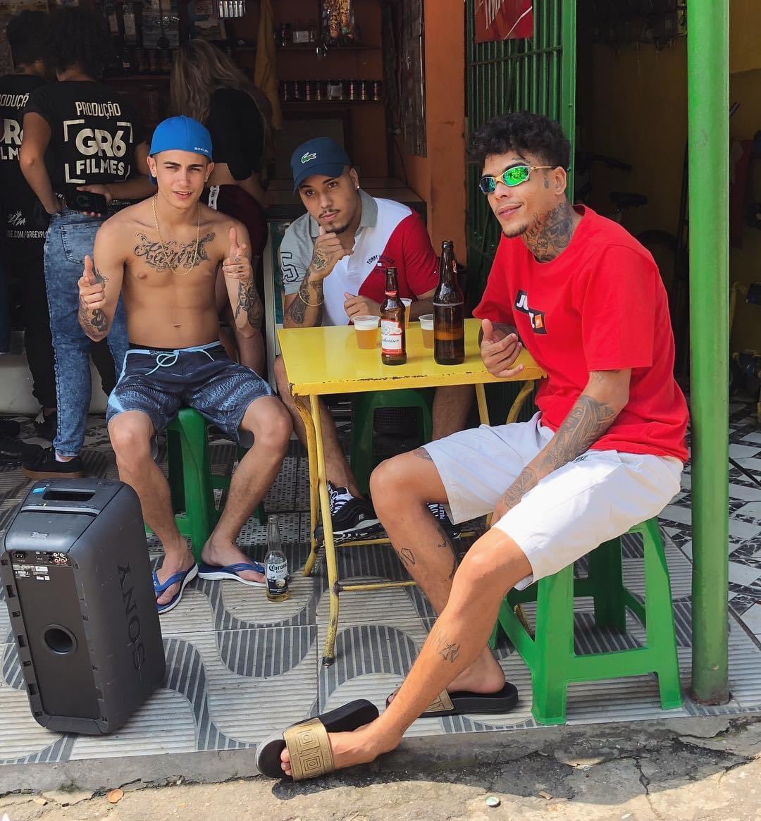 DJWOfc's tweet photo. Quem aí conhece essa foto ? Comenta o nome da música 😁 https://t.co/ZUcDU0BmIf