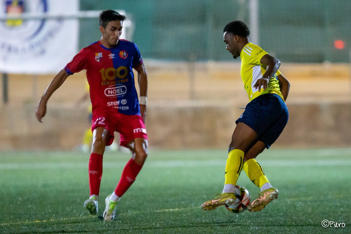 UEO1921's tweet photo. Uɴ ᴛʀɪᴏᴍғ ᴜғᴀɴᴏ́s 🙊

👉 Clava el primer gol
👉 Provoca el penal del segon
👉 Assisteix a @urri50 al tercer

🏅 El millor partit de @pabloufanoo9 amb la #UEOlot.

🔥 Més poder ofensiu, més presència a l'àrea!

#CastelldefelsOlot #3RFEF5 #ElQueOlotEsMereix https://t.co/aRdkdbaztv