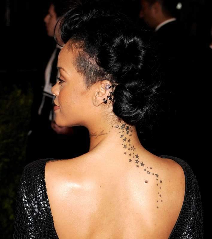 Hellando8's tweet photo. 🤗🤗🤗 #hollywood #singer #rihanna #concert #song #metgala  #AjayBanga #idoKARL  
Source: https://t.co/7JzGDnDDY1 https://t.co/ilAIdEe1we