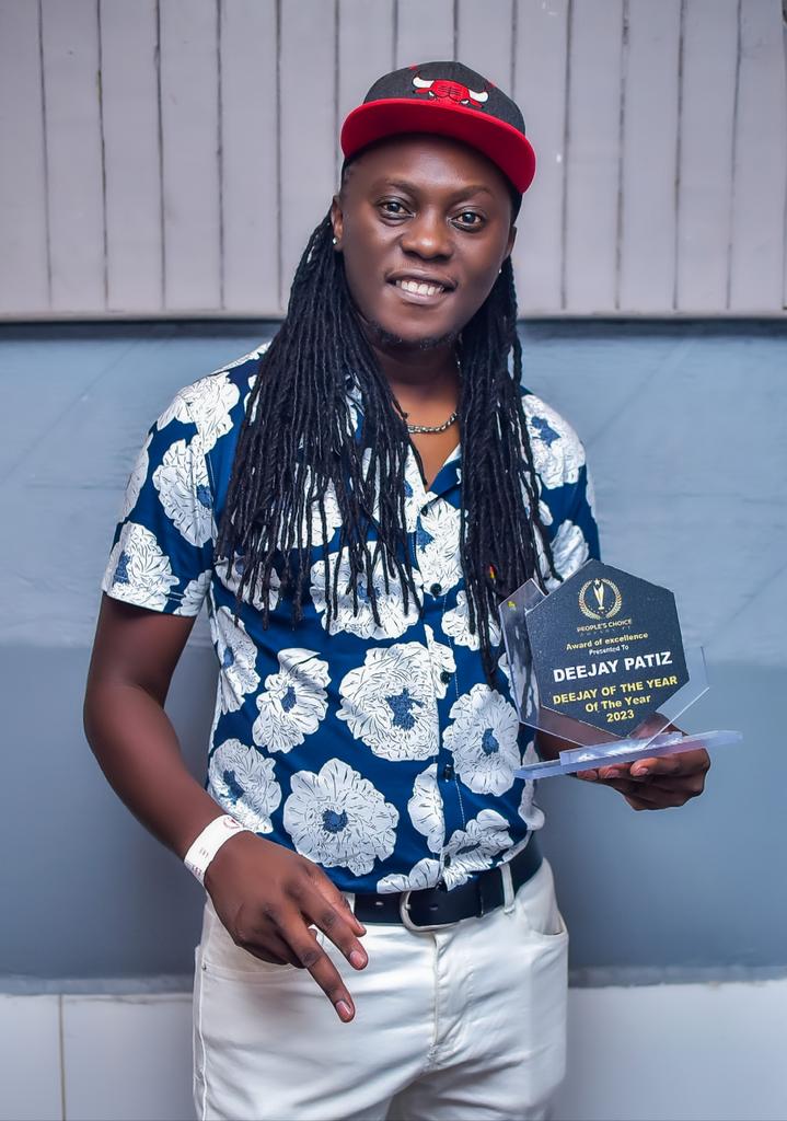 It's time for REGGAE SPLASH on 102.7 <a href="/radiomaisha/">Radio Maisha</a>.ke with @matetongola @kevinkuria17 <a href="/deejaypatiz/">DEEJAY PATIZ</a> na bado naendelea kusema thanks to my fans 🔥💯 #reggaesplash