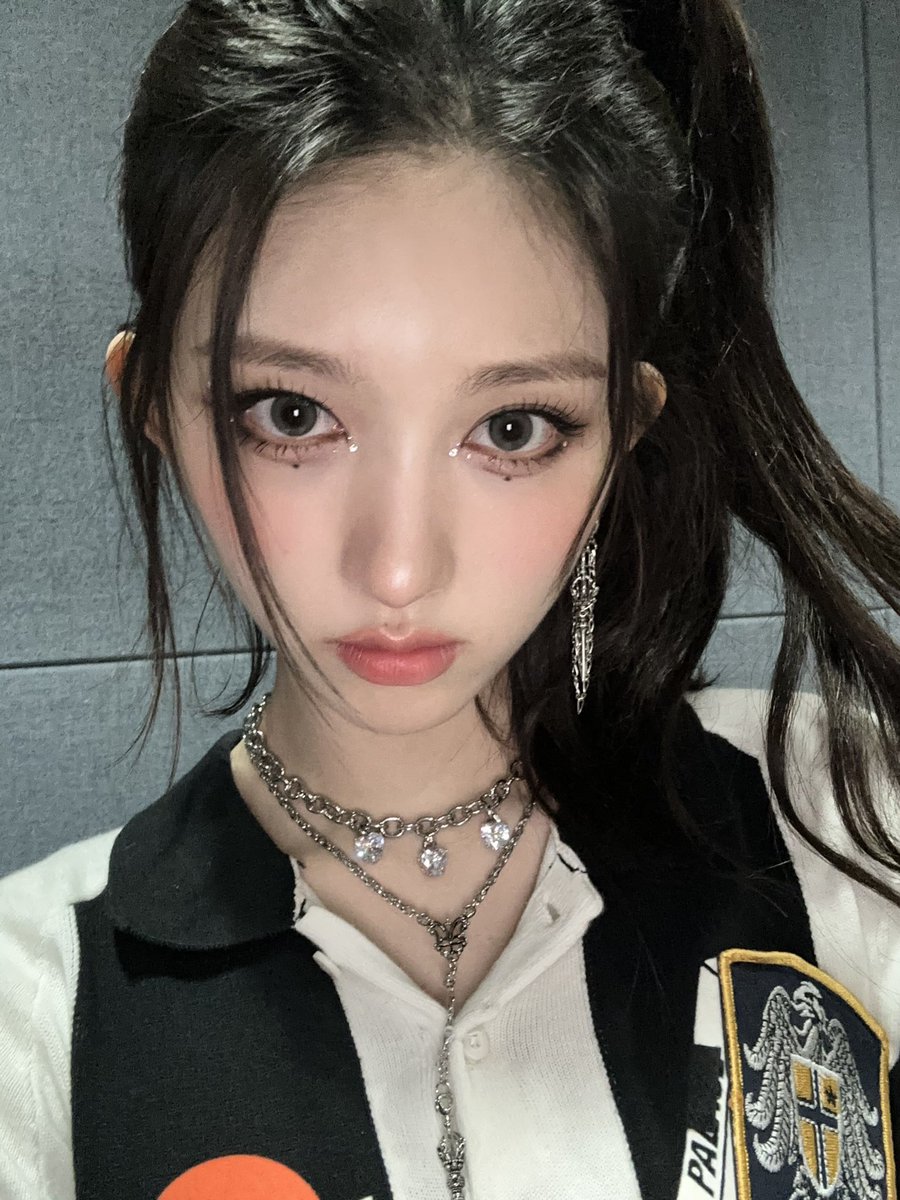 IVE_twt's tweet photo. 첫 주 끝🫶 이번 활동도 다이브 덕분에 너무 행복해요🥰

#IVE #아이브 #GAEUL #가을 
#1stEP #IVEMINE
#Eitherway #OfftheRecord #Baddie https://t.co/II1D1Our3G