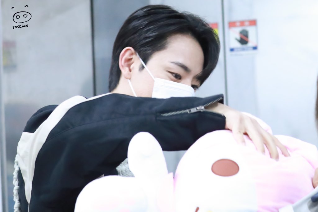 poechan628's tweet photo. 231015 출근
@official_JDH93
#대현 #Daehyun #デヒョン https://t.co/4HIx3xNamv