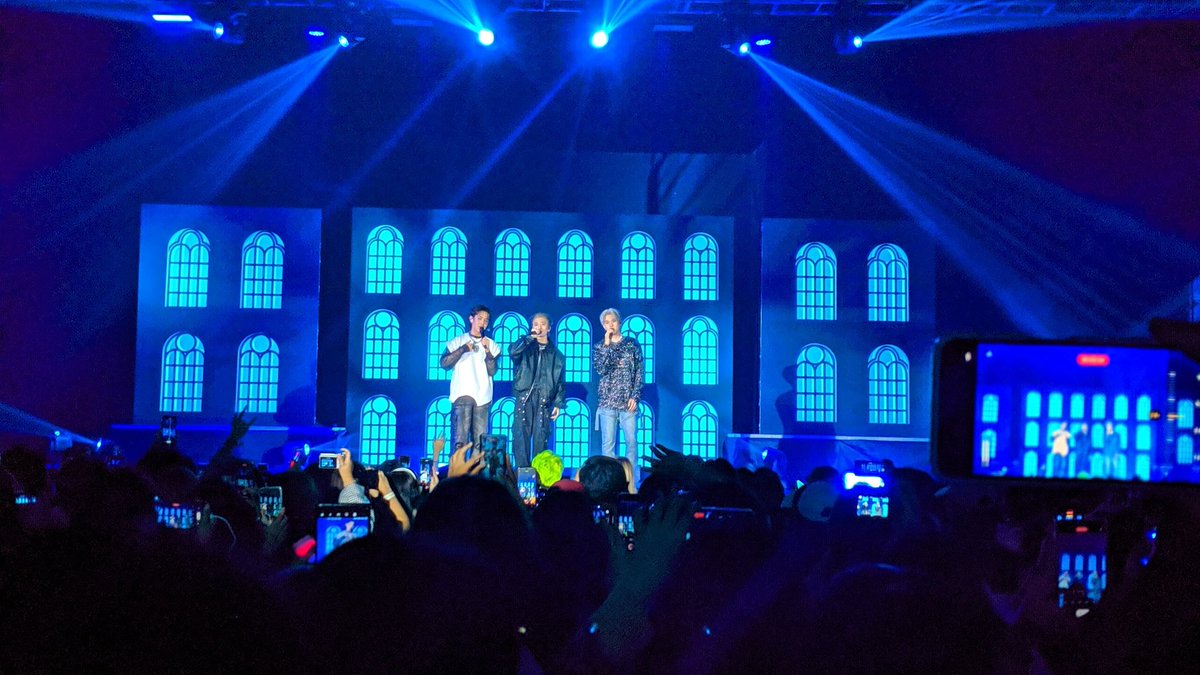 headlinermnl's tweet photo. The night is young so does their 'Hidden Track'

PINASayang FM with TRINITY
@cnca_media
#2023TRINITYBODMANILA 
#TrinityBreatheOfDesireInManila
#TRINITY_TNT https://t.co/sNKChsehM2