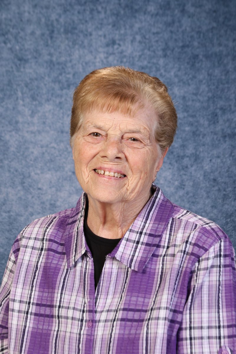 We're pleased to recognize Vesta Brown. Vesta is a #SCCSD crossing guard - and more importantly, a familiar face for students and families at Sunnyside Elementary School. Thank you, Vesta, for keeping our students safe! #WeAreBelievers 

Get to know Vesta: siouxcityschools.org/article/1288267