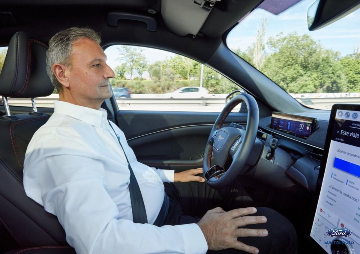 🚗 Ford España lidera con BlueCruise: conducción en autopista SIN MANOS y vista en la carretera. Jesús Alonso prueba el sistema en el nuevo Mustang Mach-E eléctrico. ⚡️ #BlueCruise #FordEspaña <a href="/FordSpain/">Ford España</a>