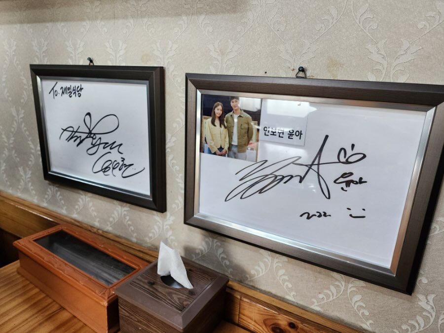 teamoo30's tweet photo. Where is this??#Yoona #AhnBohyun 🤔 https://t.co/5wOa2nypYS