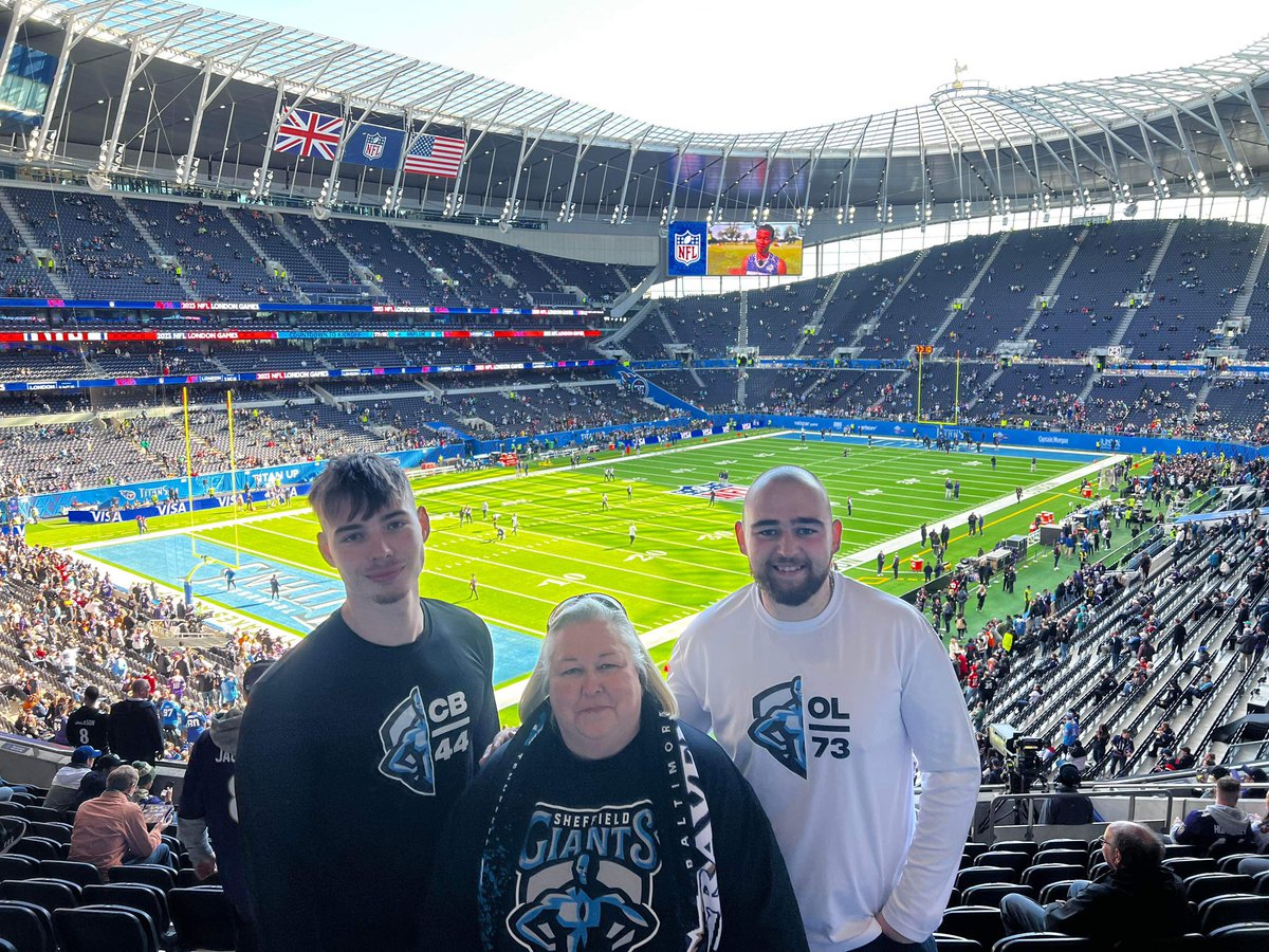 Made it!! Reppin <a href="/SheffGiants/">Sheffield Giants American Football Club</a> #NFLLondonGames