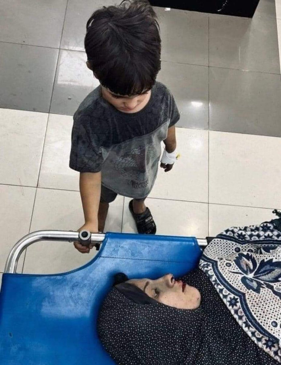 Mahmoudkassem88's tweet image. That child’s look at his mother’s body, and the sadness and anger in it, says one thing: the Palestinian cause will never die or end, no matter how hard the occupation and its supporters try

#Gazagenocide  #GazaCity  #Gaza_under_attack