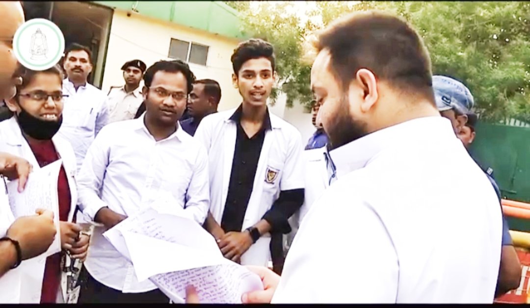 itzmrvicky0's tweet photo. Thank u @yadavtejashwi ❣️
You are like a BACKBONE of bihari Yougesters. All Bihari wants to leader like you who listen to each &amp; everyone.
Now it's time to wake up and worked together for new Bihar.
#BiharNews
 @laluprasadrjd  @TejYadav14 @RJDforIndia @News18Bihar @ZeeBiharNews https://t.co/hzte6qH0hs