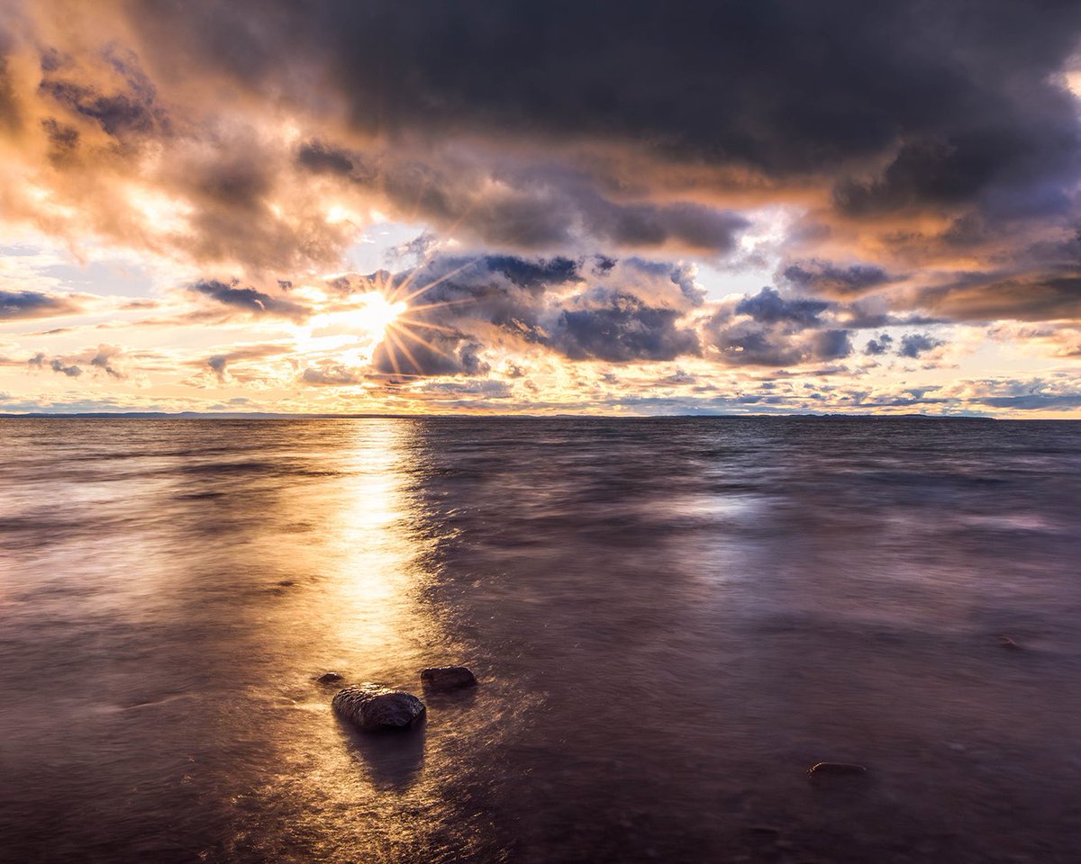TMSkyHumPhoto's tweet image. The setting sun over the Grand Traverse Bay. #landscapephotography #sunset #photograghy