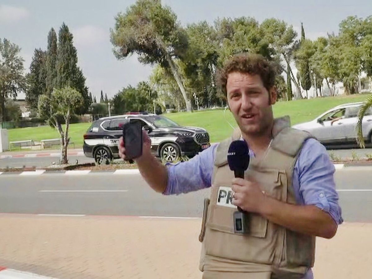 È un amico, sono molto di parte e lui è alla concorrenza. Ma la verità si deve dire: il lavoro di <a href="/elia_milani/">Elia Milani</a> su Gaza e dintorni è super. Il giornalismo come andrebbe fatto sempre. La persona giusta nel posto giusto. E l’unico che ho sentito pronunciare bene Hezbollàh ❤️