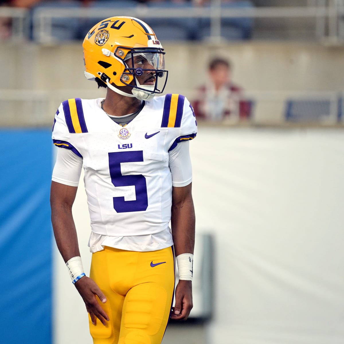 CFBReport's tweet photo. Heisman Betting Odds via @FDSportsbook (FanDuel)

1 Michael Penix Jr (Washington) | +140
2 JJ McCarthy (Michigan) | +1000
3 Dillon Gabriel (Oklahoma) | +1000
4 Jayden Daniels (LSU) | +1200
5 Jordan Travis (FSU) | +1200
6 Drake Maye (UNC) | +1700
7 Caleb Williams (USC) | +3500
8 Bo Nix (Oregon) | +4000
9 Quinn Ewers (Texas) | +4500
10 Jalen Milroe (Alabama) | +5000