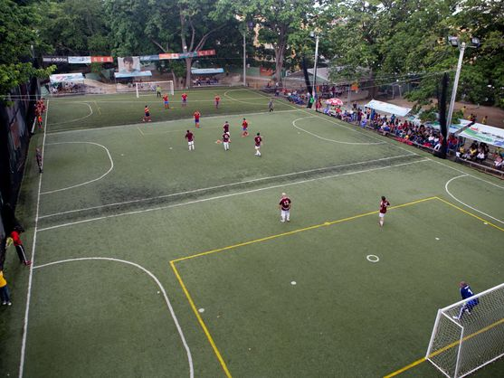 🏟️‼️ ÚLTIMA HORA | Adiós al césped artificial en los terrenos de juego

👉🏽 Europa impone la desaparición de todas las instalaciones deportivas de hierba artificial en ocho años 

♻️ Son los mayores emisores de microplásticos al medio ambiente

📰 Vía <a href="/elconfidencial/">El Confidencial</a>