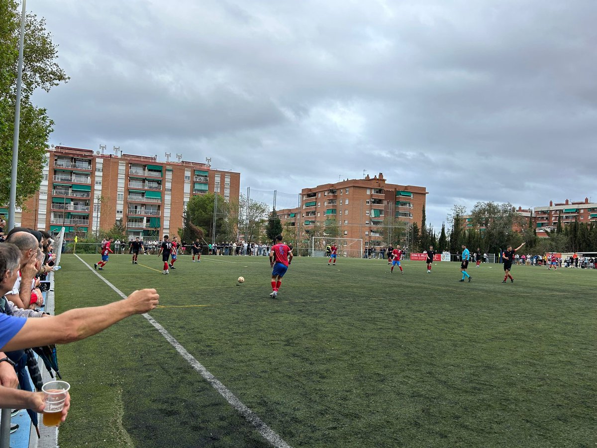 Esports BDN (@esports_bdncom) on Twitter photo ⚽️VICTÒRIA del <a href="/cfbufala/">CF Bufalá de Badalona</a> en el derbi badaloní al camp del <a href="/CFLloreda/">C.F. Lloreda</a> (0-2) amb els 2 gols d’Iker Cortés. Partit amb molta tensió en el qual els locals no han pogut marcar tot i les ocasions generades. El Lloreda es manté líder però el Bufalà l’atrapa.
<a href="/bdncom/">Badalona Comunicació</a> #Badalona <a href="/FCF_CAT/">Federació Catalana de Futbol</a> ⚽️VICTÒRIA del <a href="/cfbufala/">CF Bufalá de Badalona</a> en el derbi badaloní al camp del <a href="/CFLloreda/">C.F. Lloreda</a> (0-2) amb els 2 gols d’Iker Cortés. Partit amb molta tensió en el qual els locals no han pogut marcar tot i les ocasions generades. El Lloreda es manté líder però el Bufalà l’atrapa.
<a href="/bdncom/">Badalona Comunicació</a> #Badalona <a href="/FCF_CAT/">Federació Catalana de Futbol</a>