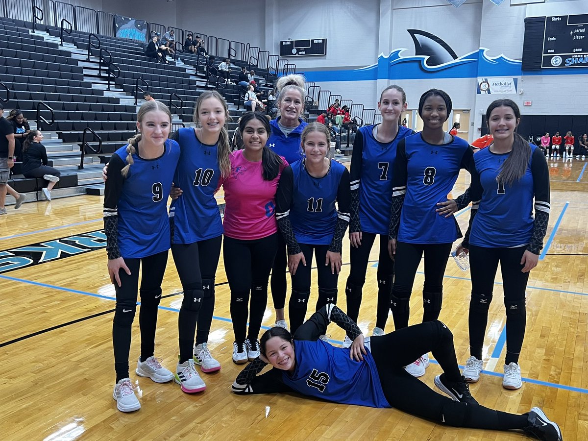 AlvinJacketVB's tweet image. Huge congratulations to @FJHAthletics 8A volleyball team for getting 1st at the district tournament this weekend! #JPND #alvinjacketvb