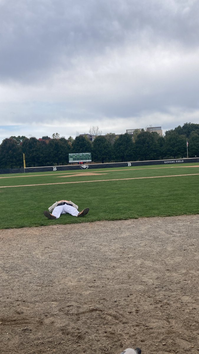 krisdunnshog3's tweet photo. Fun on the diamond #rollclub https://t.co/Ob9mGdK2K7
