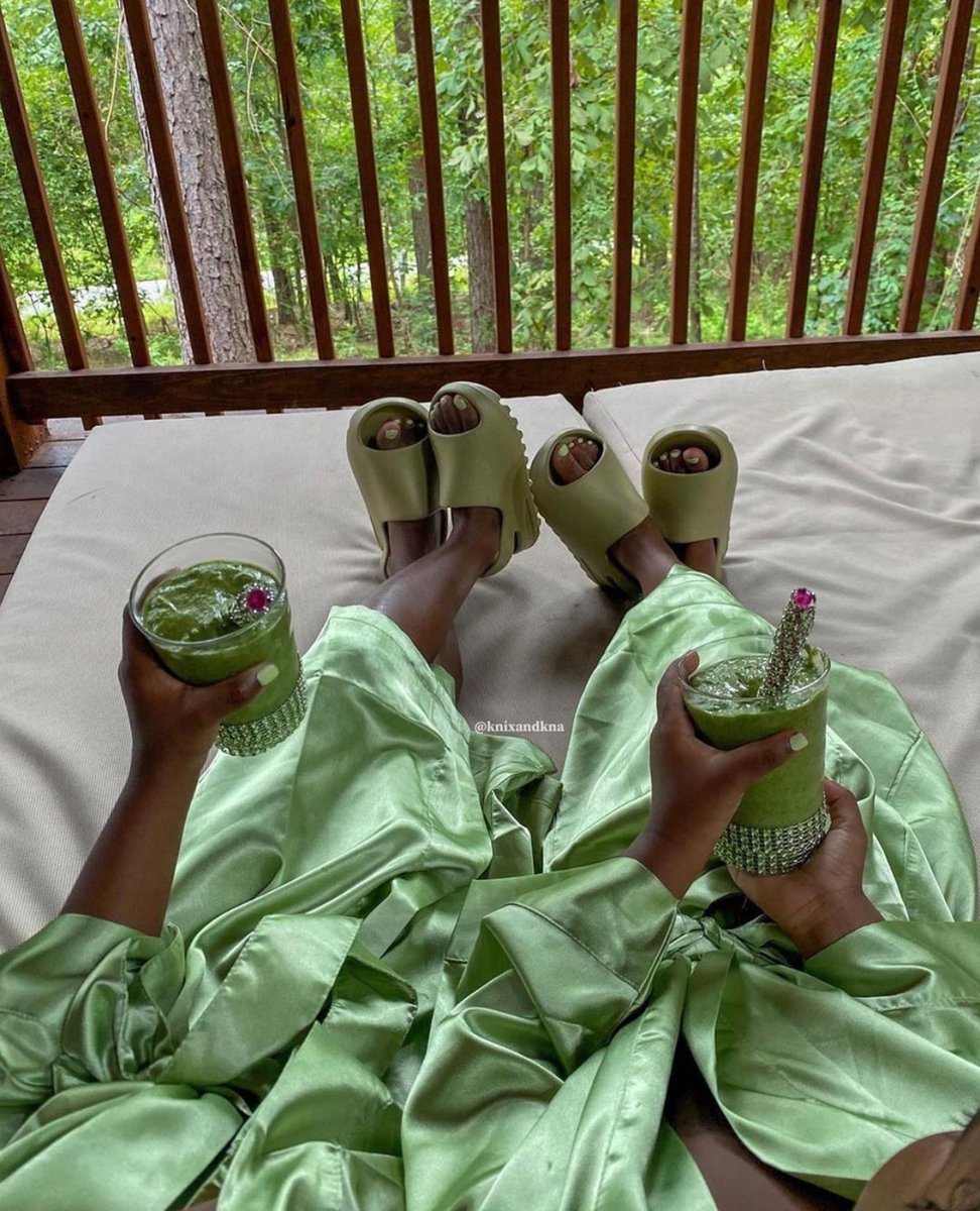 flowesscents's tweet photo. Shout out to the self-care besties!! The bottomless mimosa brunch besties, the spa besties, the food besties, the shoulder to cry on besties, you name it!! Today we salute you!!

Tag your self-care besties!! 

#selfcare #selfcarebestie #spaday #brunch #sundaybrunch #brunchoclock https://t.co/ks4JbjwLxm