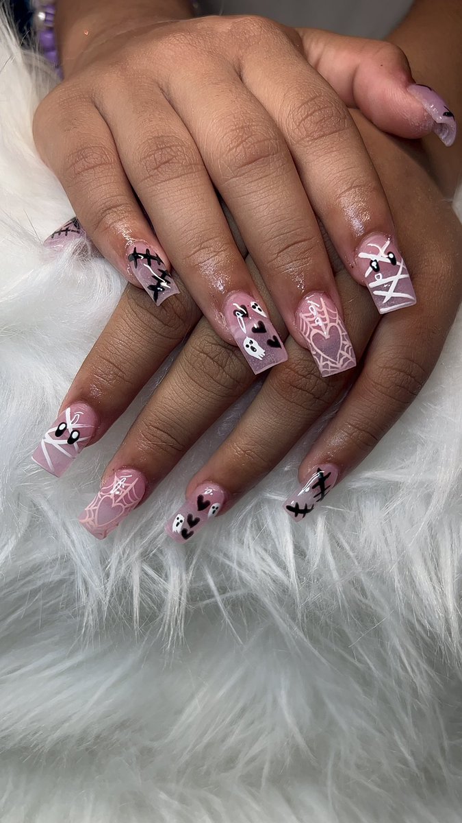 leslieexann's tweet photo. Love these two sets I did this week #nailtech #ctnailtech #halloweennails https://t.co/HpoDiciIqw