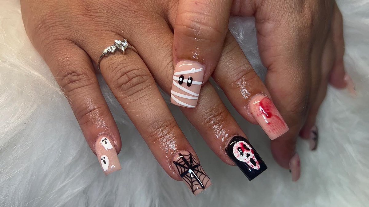 leslieexann's tweet photo. Love these two sets I did this week #nailtech #ctnailtech #halloweennails https://t.co/HpoDiciIqw