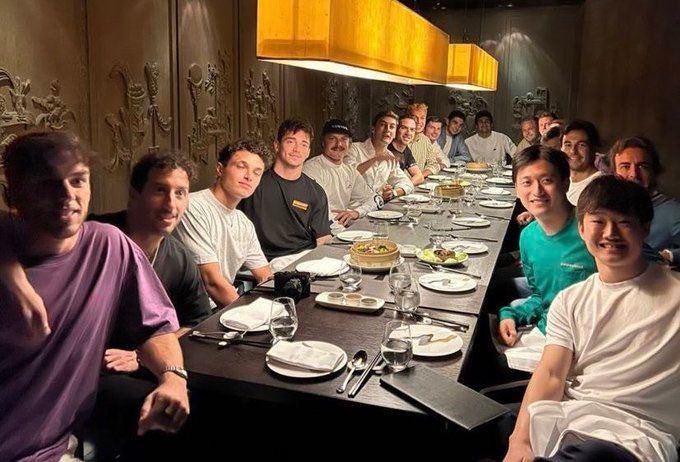 esmila_h's tweet photo. #esmilas_thread #formula1
#motorsport #f1twt
thread: Formula 1 racers like noodles π
::: part 2 https://t.co/k4FRo8ORER