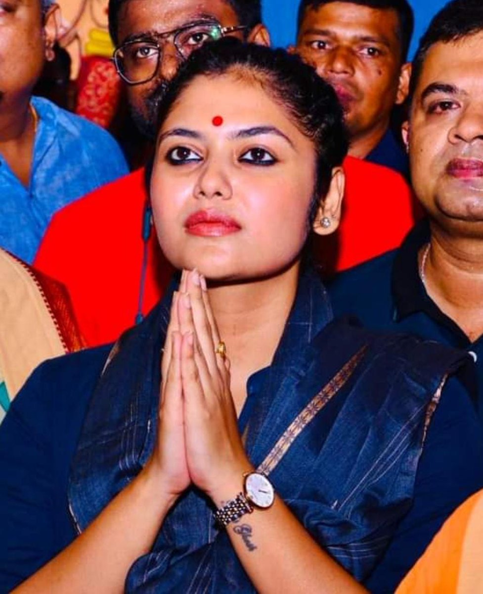 HalderRash's tweet photo. আগামীকাল ১৬/১০/২০২৩ (সোমবার) সন্ধ্যা ০৭:০০ টার সময় তেলিপুকুর সুকান্ত স্মৃতি সংঘের পরিচালনায় সার্বজনীন দুর্গোৎসবে আসছেন রাজ্য তৃণমূল যুব কংগ্রেসের সভানেত্রী মাননীয়া সায়নী ঘোষ মহাশয়া ।

উক্ত অনুষ্ঠানে আপনাদের আমন্ত্রণ জানাই।

এ-বছরের থিম "মায়ের আরাধনা তান্ত্রিক" বিশেষ আকর্ষণ "নবগ্রহরত্ন প্রতিমা"
@sayani06