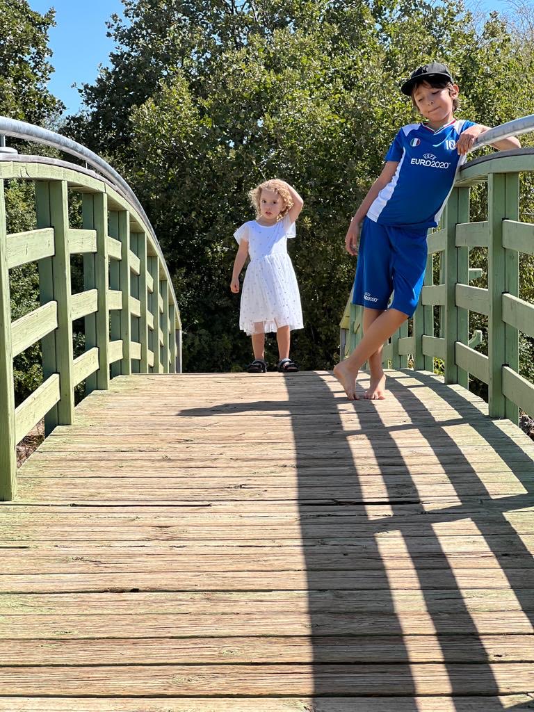 RachelGur's tweet photo. Nach Berlin:

Es gibt ein kleines deutsches Mädchen (Yaheli, 3) und einen kleinen deutschen Jungen (Naveh, 8), die in Gaza als Geiseln gehalten werden.

Wir bitten Sie, uns zu helfen. Wir fordern es.

Du schuldest uns Blutschuld.>> https://t.co/UzaPJLHDaw
