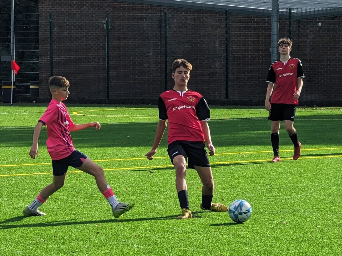 town_jpl's tweet image. Some photos from yesterdays 4-3 win against a strong @NorthSomersetFD side. Real rollercoaster of a game, with goals from Warren T, Harry B, Theo B and Sam J. Thanks to Bill and his boys for staying for the after the game - much appreciated 👍⚽️