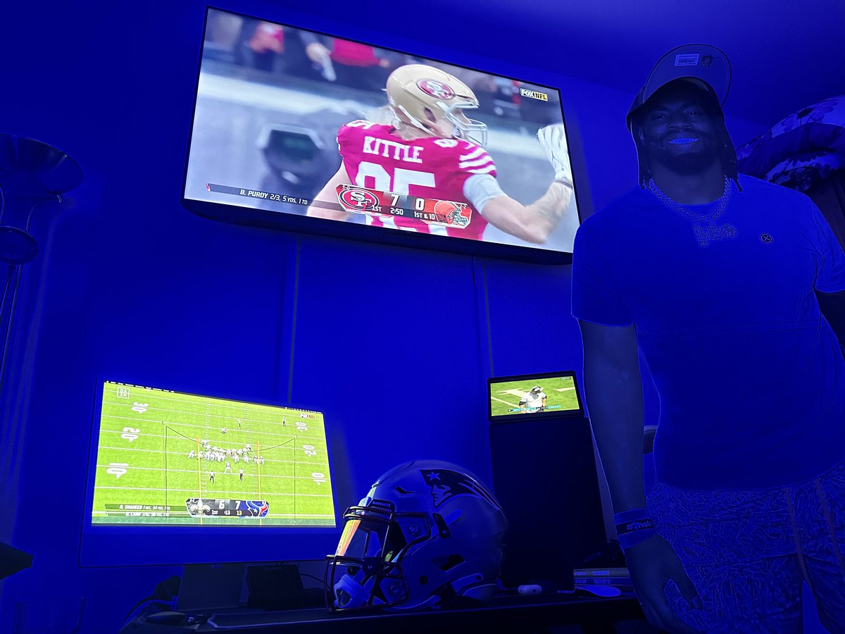B3astm0deTV's tweet photo. Na dann mal los!!!
Und @man_dammn guckt mit mir Football und warten beide  gespannt auf unsere @Patriots. 

#rtlnfl #NFL #ForeverNE @RTL_Sport #RTLFootball #PatsNation🇩🇪 https://t.co/rOchhpZs2x