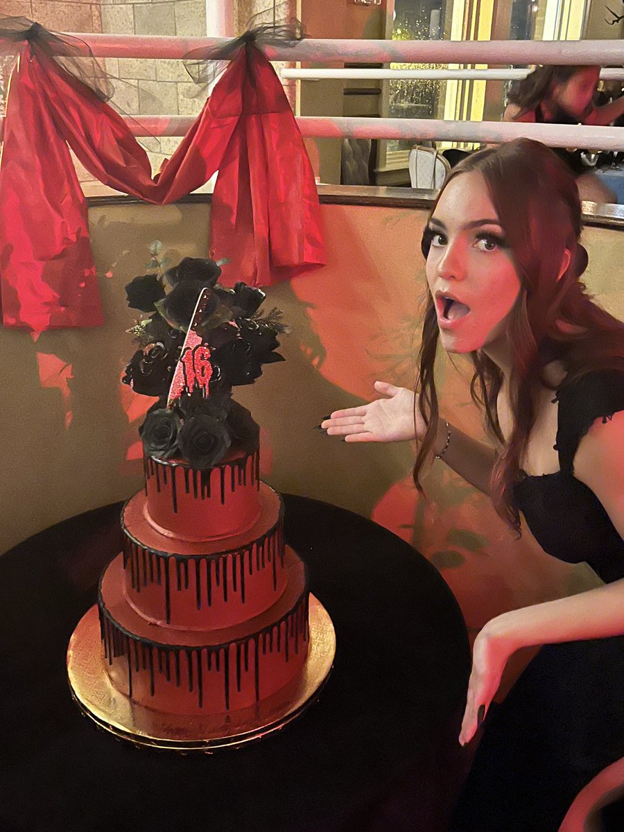 KellySargekel's tweet image. Thanks to everyone who came out to help celebrate Emma’s Sweet 16. A wonderful (scary?) time was had by all! #horrorfilms #OctoberBaby