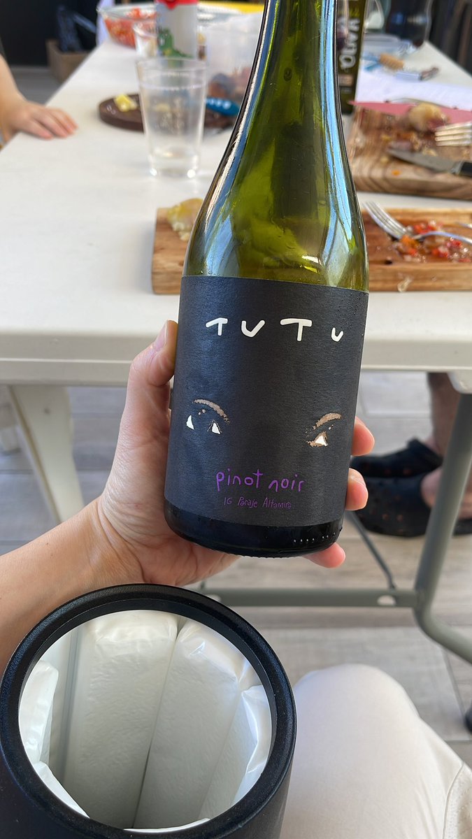 de puta madre el tutu pinot noir