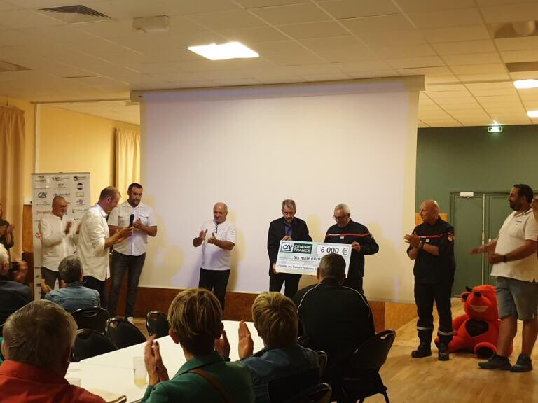 udsp63's tweet photo. 😈 Remise d’un chèque de 6000€ après l’organisation fin juin d’une très belle course L'infernale
Une course grandiose qui repousse toutes les limites. 
Bravo et merci pour le soutien de nos orphelins. https://t.co/mNLVRPd08n